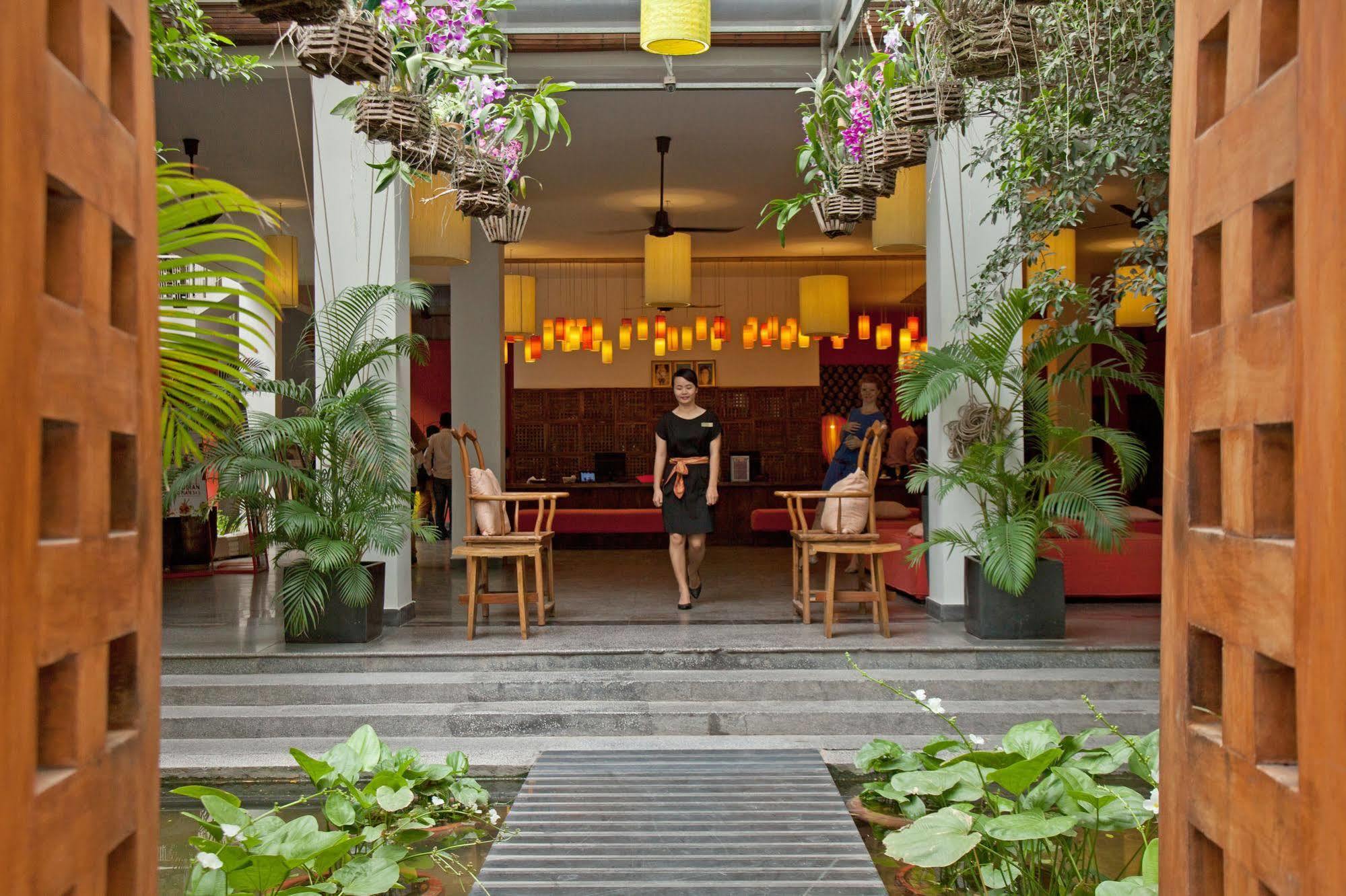 Tea Palace Urban Hotel Пномпень Екстер'єр фото